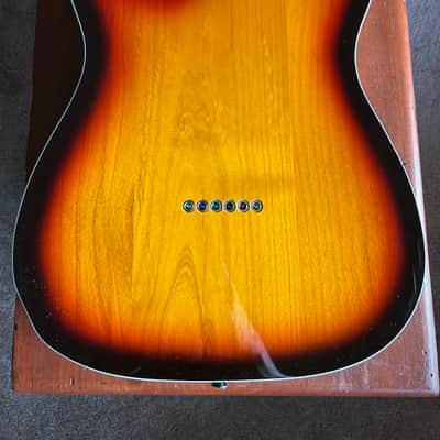 Fender MIJ Traditional '60s Telecaster Custom 2018 - 2020 - 3-Color Sunburst image 4