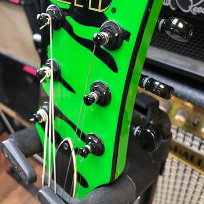 ESP LTD Slimer Viper Tony Perry Signature Guitar 2015 - Green/black image 6