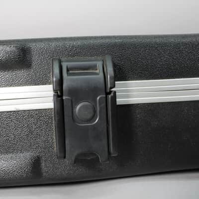 SKB Flying V Molded Case image 8
