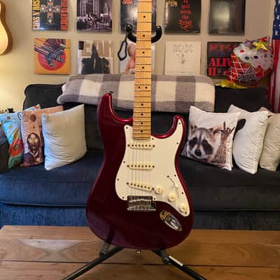 Fender American Standard Stratocaster with Maple Fretboard 2013 - 2014 - Mystic Red