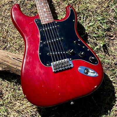 Vintage Fender Stratocaster Guitar 1979-1981 - Crimson Red Transparent image 13