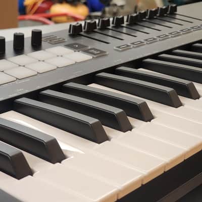 Novation Launchkey 49 MKIII MIDI Keyboard Controller 2020 - Present - Black image 2