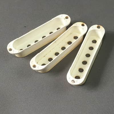 Vintage Set of 3 MIJ Fender Strat Pickup Covers Japan 1990s Natural Aged Cream Relic image 3