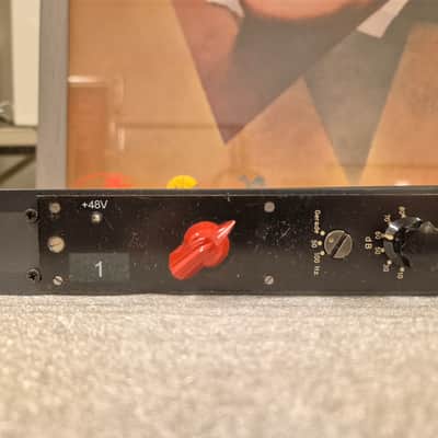 Jahnke V104c, microphone preamplifiers - 80 dB in a rack image 2