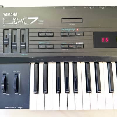 YAMAHA DX-7s MKII Vintage FM Synthesizer Made in Japan-1987 Good Condition !... image 2