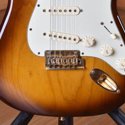 Fender 75th Anniversary Commemorative Stratocaster Maple Neck 2-Color Bourbon Burst image 12