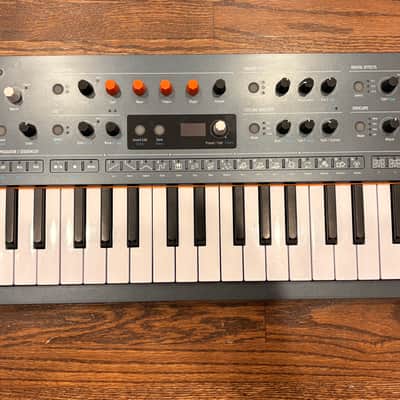 Arturia MiniFreak 37-Key 6-Voice Polyphonic Hybrid Synthesizer 2022 - Present - Black