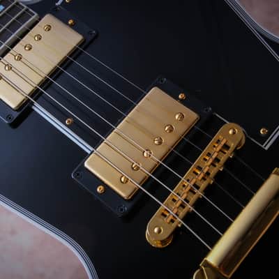 GIBSON USA Custom Shop Explorer Custom "Ebony Gloss + Ebony" (2024) image 9