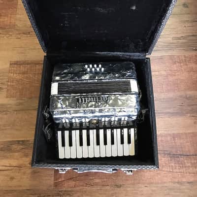 FARINELLI ACCORDION 22 KEY/8 BASS GRAY PEARL W/CASE image 3