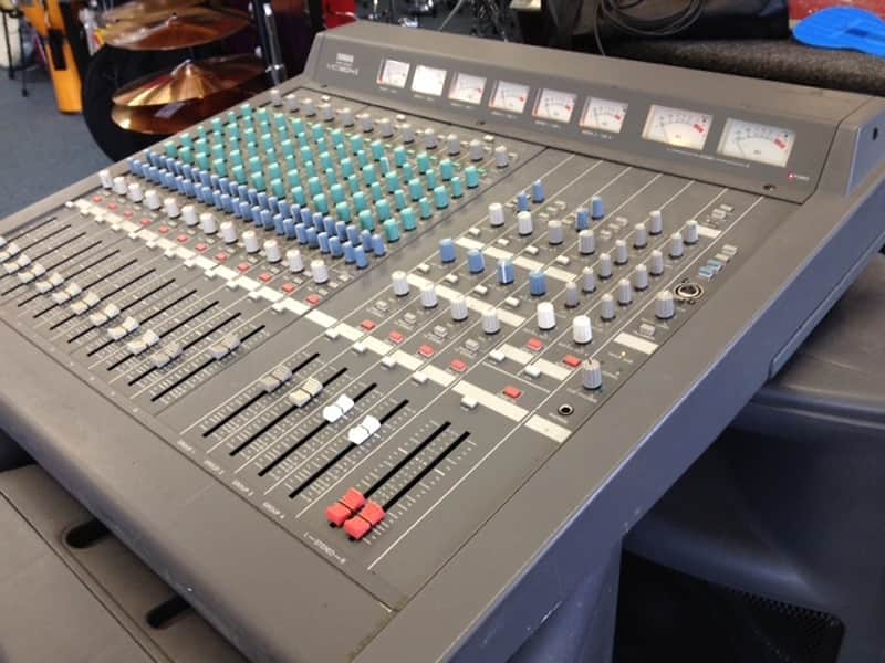 Yamaha MC1204 II Mixer with Analog Meters - Vintage w/Hard case
