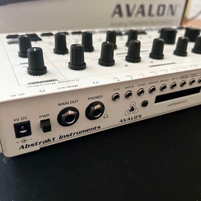 Abstrakt Instruments Avalon Synthesizer 2024 - White image 11