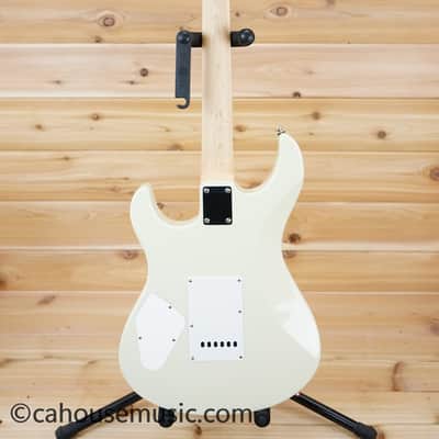 Yamaha PAC112V-VW Pacifica HSS with Rosewood Fretboard - Vintage White image 9