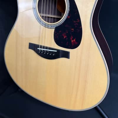 Yamaha LL16 ARE Handcrafted Dreadnought Acoustic-Electric Guitar Gloss Natural w/ Soft Case image 4