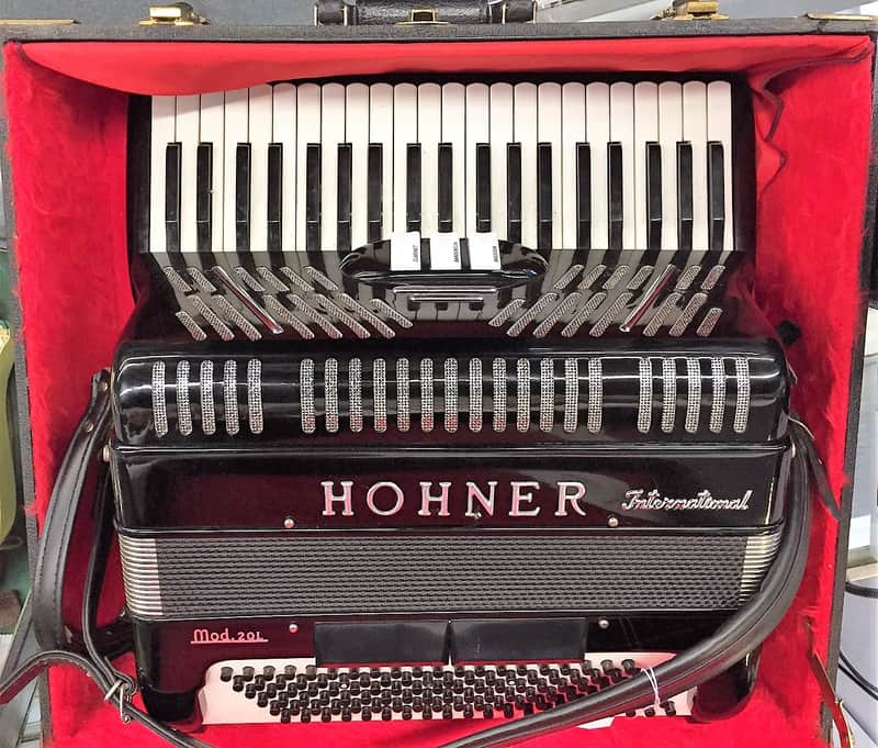 Hohner International 20L Accordion Black image 1