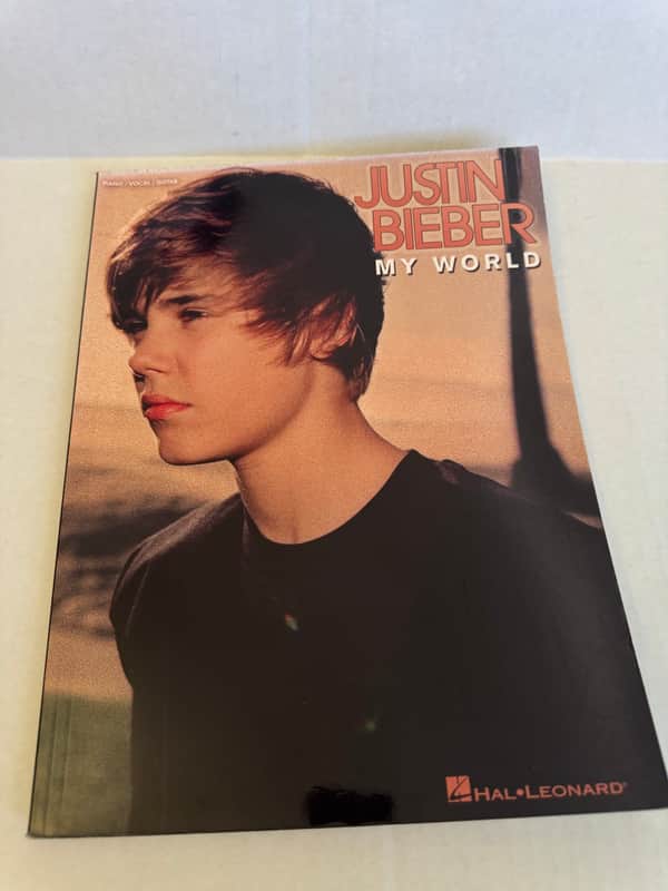 Hal Leonard Justin Bieber Sheet Music/Songbook My World image 1