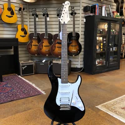 Yamaha Pacifica PAC012 Solid Body Electric Guitar Black image 4