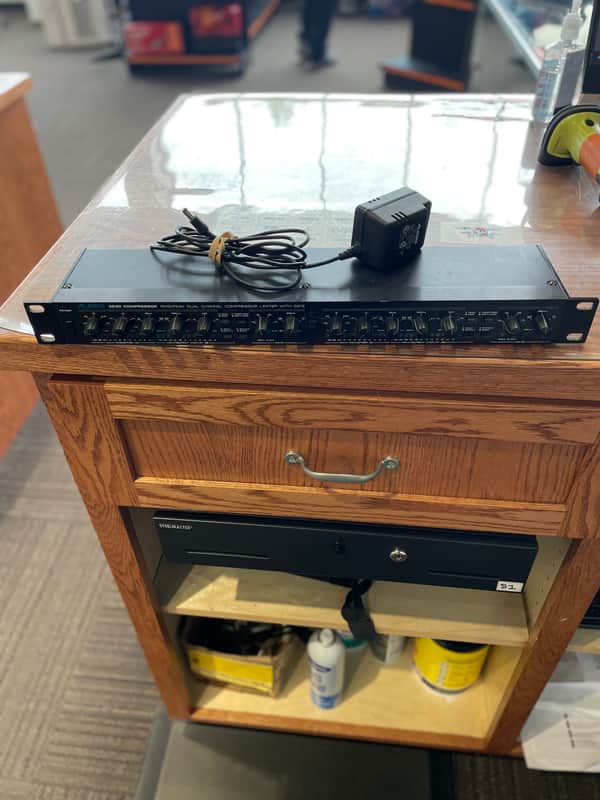 ALESIS 3630 Stereo Compressor Limiter Gate Bild 1