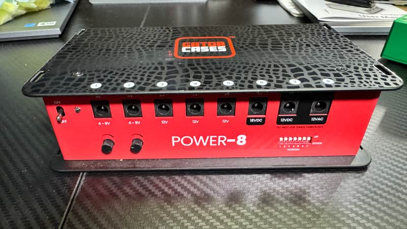 Gator GTR-PWR-8 Power Supply With 8 Isolated Outputs 2010s - Black image 1