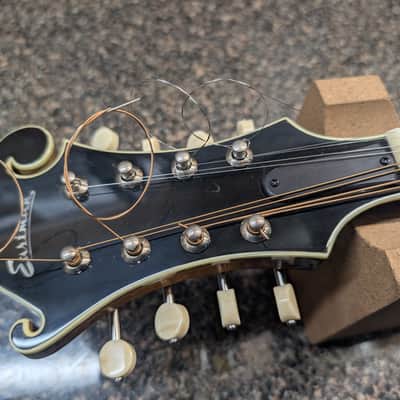 Eastman MD615-GB F-Style F-Hole Electric Mandolin Goldburst Finish image 3