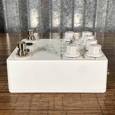 JHS Pedals Flight Delay Reverse Analog Digital with Chorus & Vibrato Guitar Effect Pedal White image 4