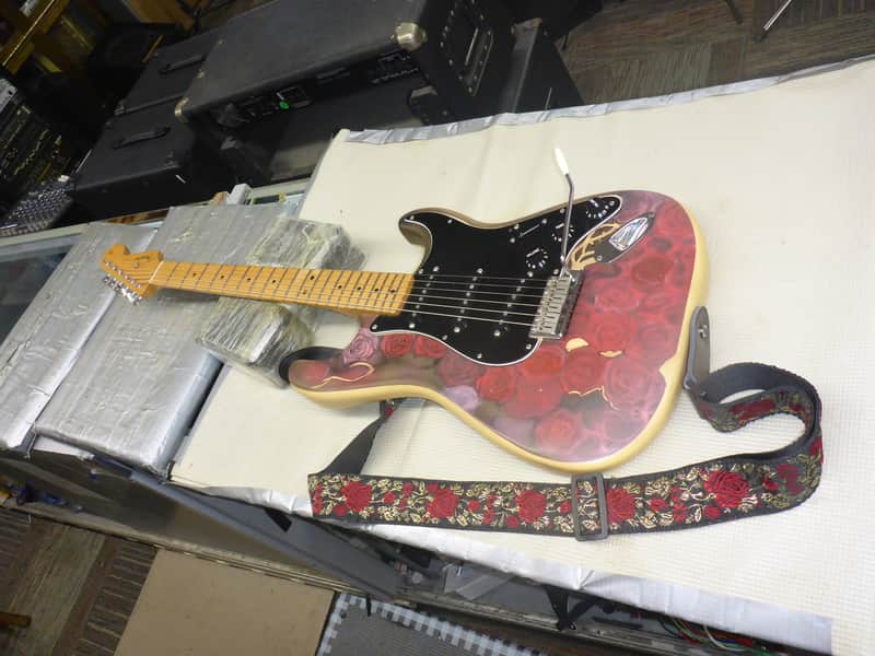 Fender Deluxe Powerhouse Stratocaster SSS w/Piezo Saddles : Crowned & Dressed Frets - Unfinished Roses Over OEM Color
