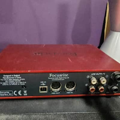 Focusrite Scarlett 2i4 USB 2.0 Audio Interface 2013 - 2016 - Red / Black image 2