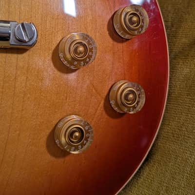 Gibson Les Paul Classic 2017 - Classic Cherryburst image 8