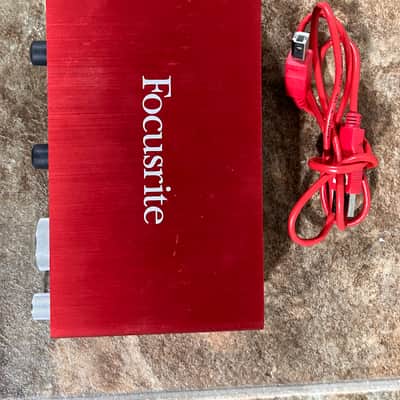 Focusrite Scarlett 2i2 2nd Gen USB Audio Interface 2016 - 2018 - Red / Black image 3