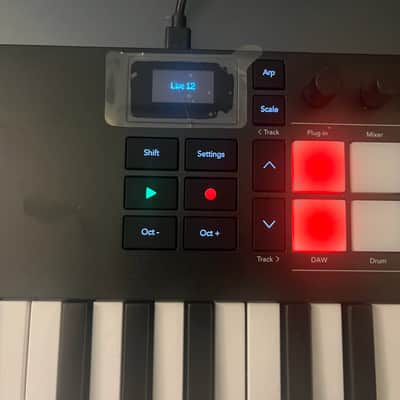 Novation Launchkey Mini 37 MKIV MIDI Keyboard Controller 2024 - Present - Black image 1