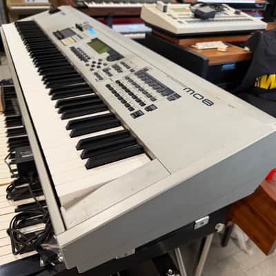 Yamaha MO8 image 3