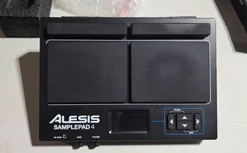 Alesis SamplePad 4 Compact 4-Pad Percussion and Sample-Triggering Instrument