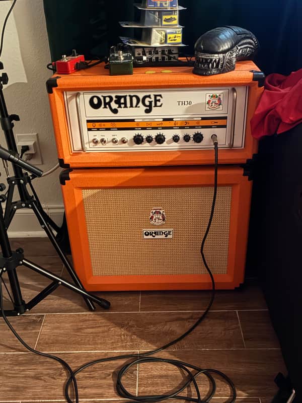 Orange TH30H with foot switch image 1