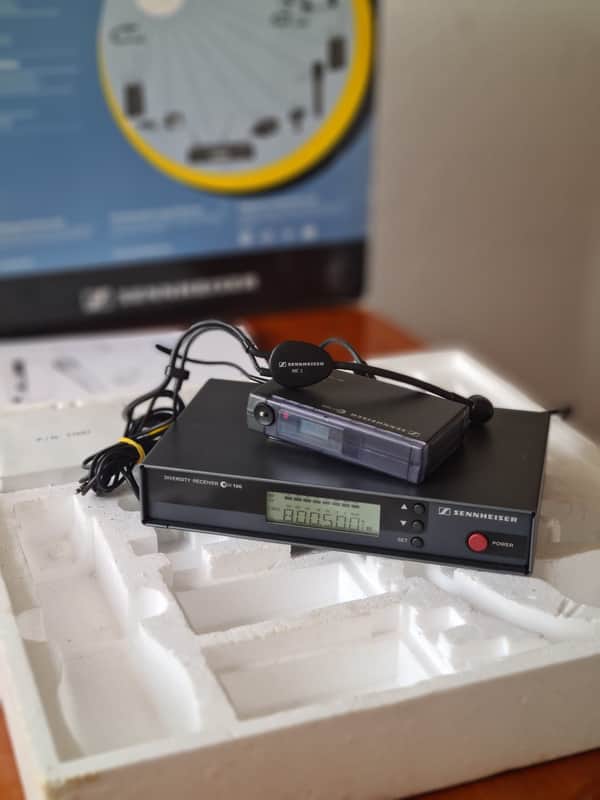 Sennheiser Sennheiser Diversity Receiver EM100 + SK100 Bodypack Transmitter + M3 Headmic – 790–822 MHz image 1