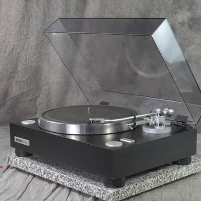 YAMAHA GT-750 Direct Drive Record Player Turntable in Very Good Condition image 2