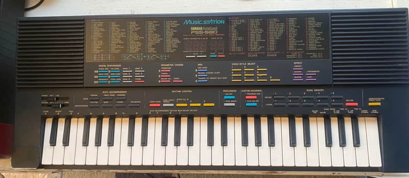 Yamaha PSS-580 80s Portasound FM MIDI keyboard digital synth