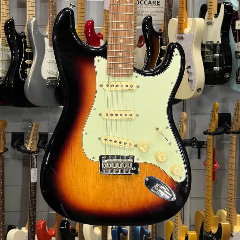 Fender   Stratocaster Deluxe Roadhouse