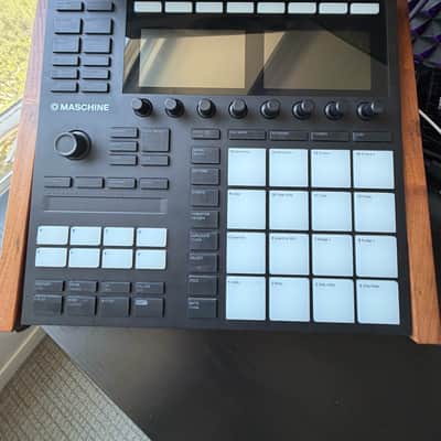Native Instruments Maschine MKIII 2010s - Black image 3