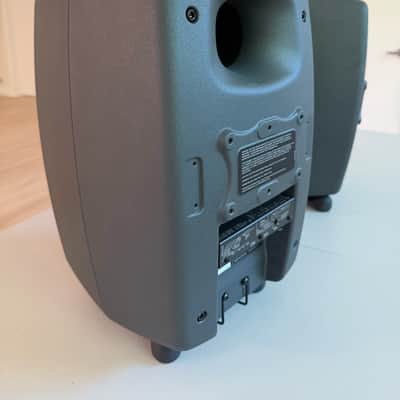 Genelec 8050B 8" Powered Nearfield Studio Monitor (Pair) - Gray image 4