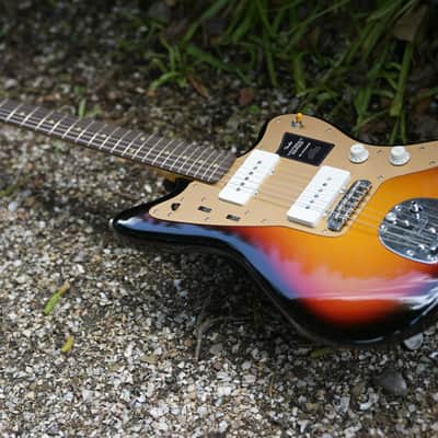 Fender Limited Edition Vintera II Road Worn 50s Jazzmaster- 3-Color Sunburst(2) image 7