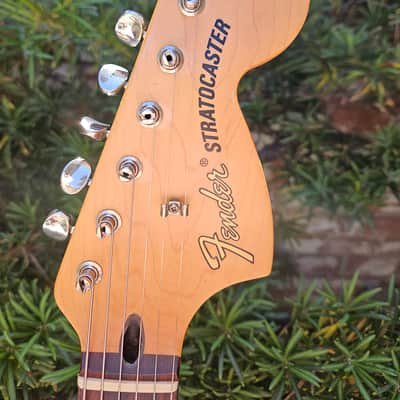 Fender Tom DeLonge Signature Stratocaster Graffiti Yellow image 5