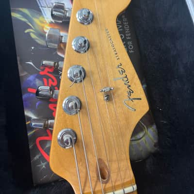 Fender American Deluxe Stratocaster 2005 - Sun Burst image 3