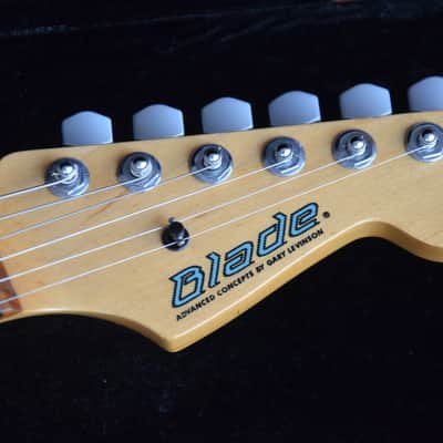 Blade Levinson RH Strat-style guitar*sounds/plays/looks really great! Top quality made in Japan ca.1992/93*has handmade passive Leosounds PU's*fine trem with roller bridges*frets are 100%*1799€ imagen 13