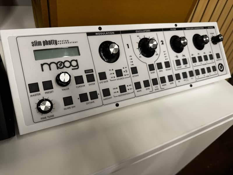 Moog Slim Phatty 2010s - White image 1