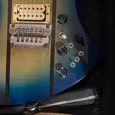 B.C. Rich Mockingbird Standard 1981 - 1987 - Blue Sunburst image 5