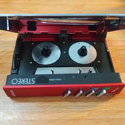 Sony WM 30 1984 - Sony Walkman Cassette player WM 30 red working image 2