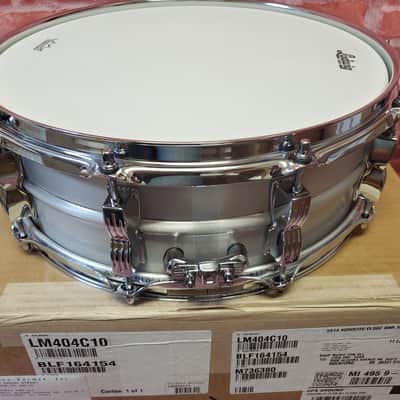 Ludwig *Pre-Order* Acrolite 5x14" Aluminum Brushed 10-Lug Snare Drum w/Twin Bowtie Lugs | NEW | Made in the USA | Special Order | Authorized Dealer image 3