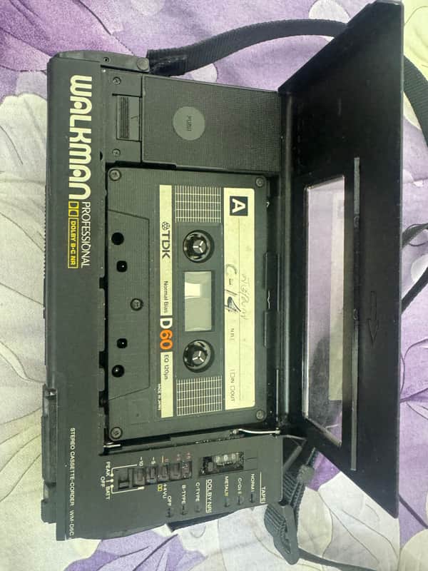 Sony WM-D6C Professional Walkman Portable Stereo Cassette Recorder