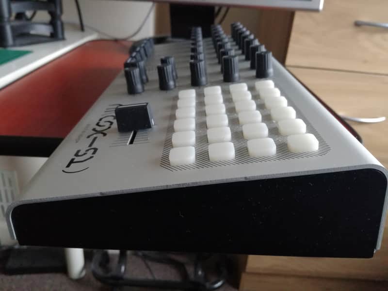Machinewerks CS X51 USB/MIDI Control Surface / Sliders, Rotaries