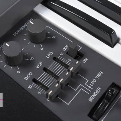 Roland JUNO-106 Programmable Polyphonic Synthesizer in Very Good condition image 5