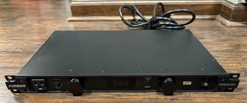 Furman PL-PLUS DMC Power Conditioner with Voltmeter/Ammeter 2010s - Black image 1